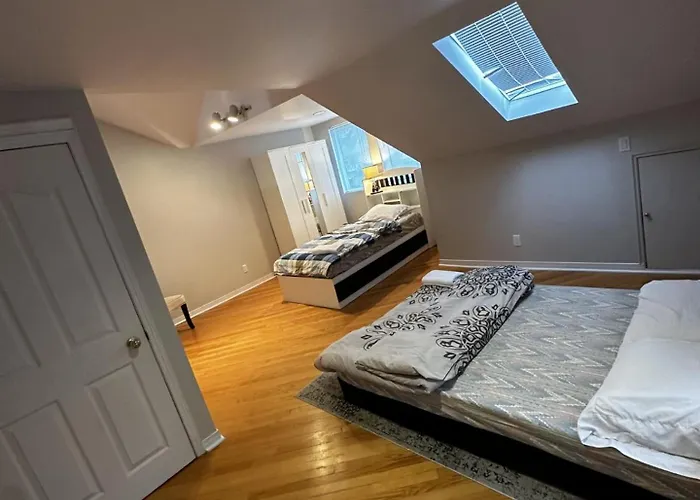Spacious Family Room In Pickering For 4-5 Members-Great Location P2A